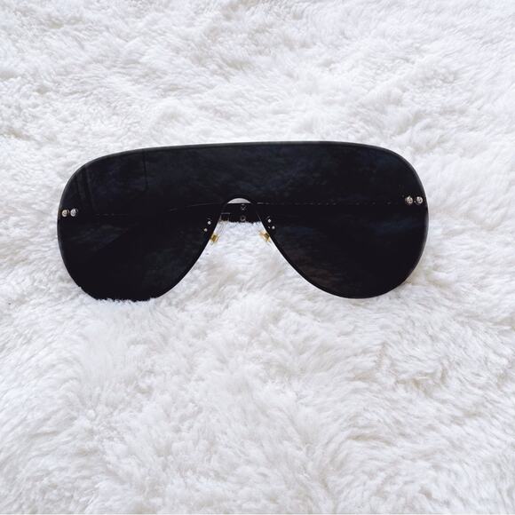 Jasmine Black Sleek Single-Lens Sunglasses - Picture 1 of 10